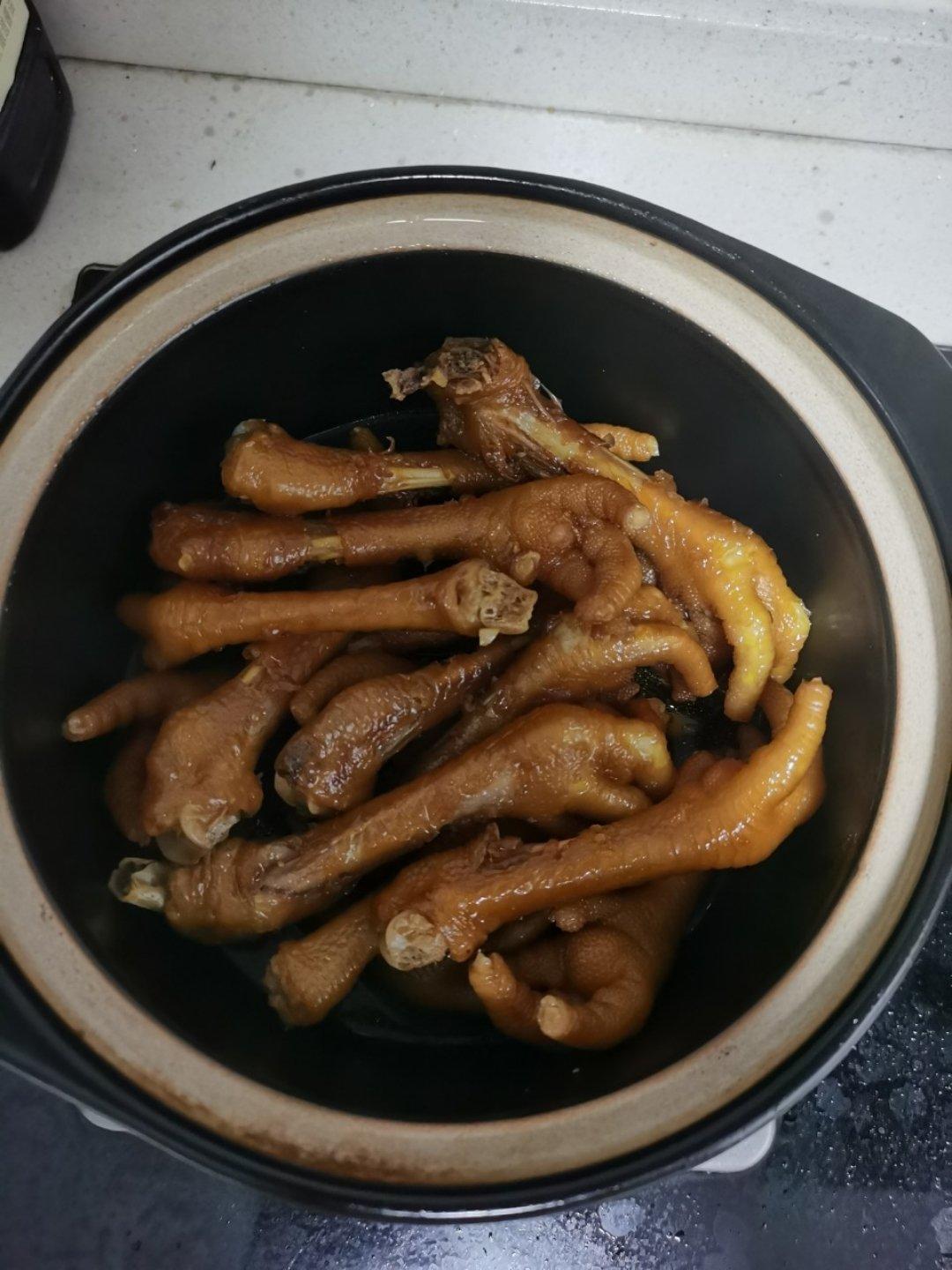 砂锅炖鸡爪