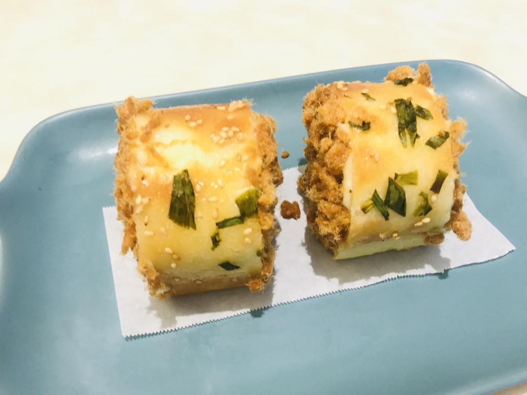 香葱肉松面包卷