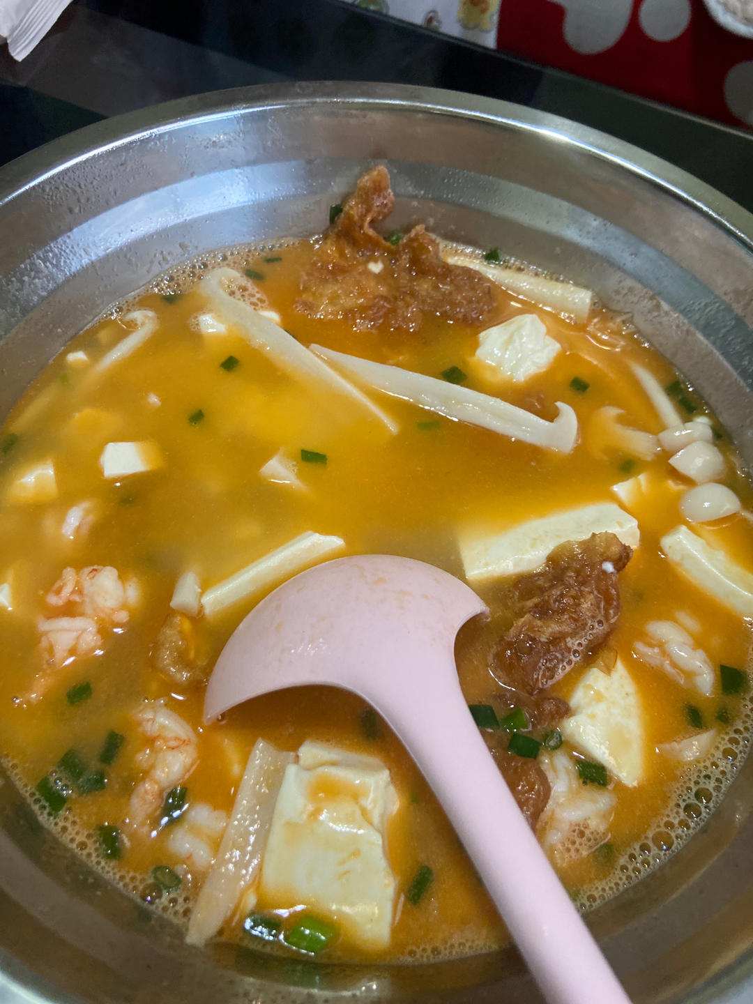 鲜虾菌菇豆腐汤