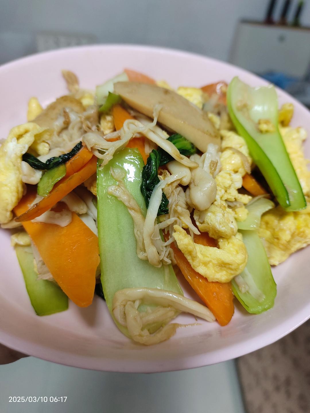 不加味精但很鲜的炒素 快手家常菜 白玉菇炒鸡蛋下饭菜