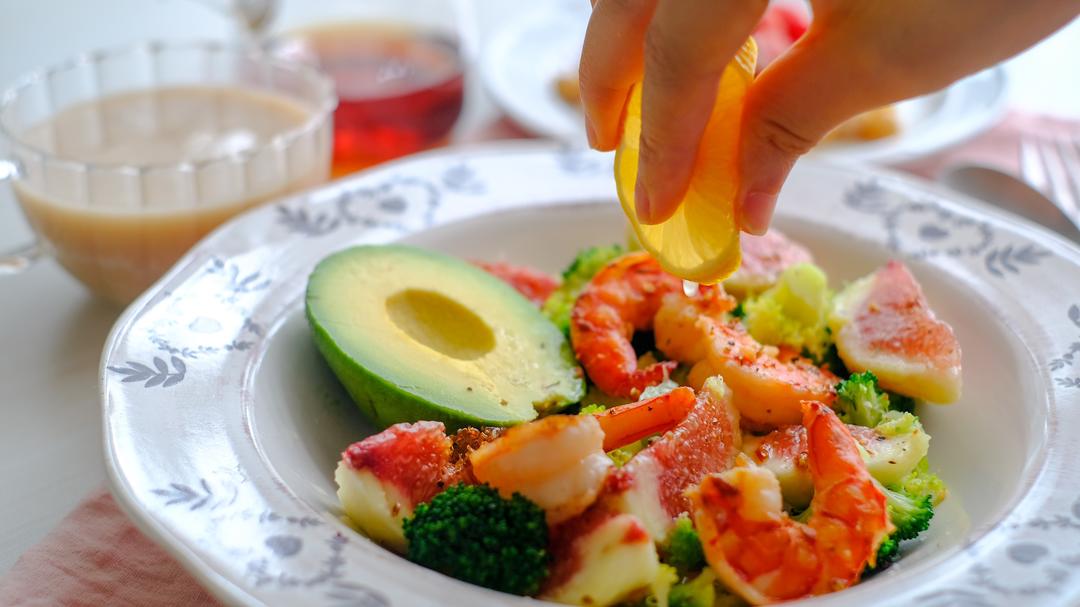 西兰花无花果虾仁沙拉（轻食）的做法