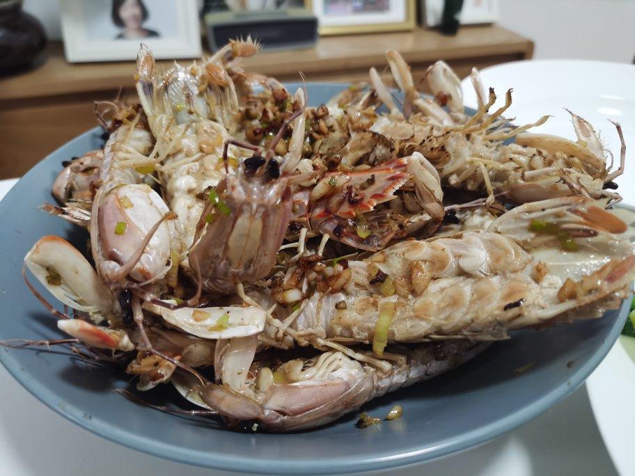 无油炸版的椒盐皮皮虾和巧拨虾壳的方法