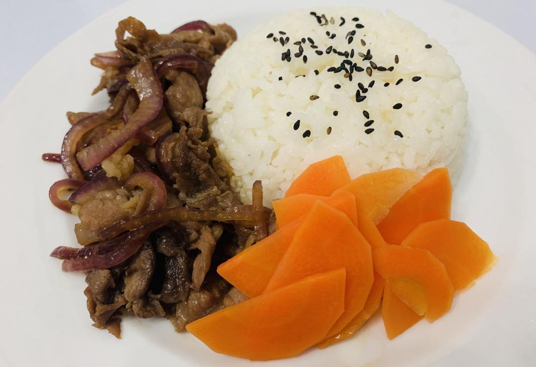 在家也能做的“牛丼饭”（原创）的做法