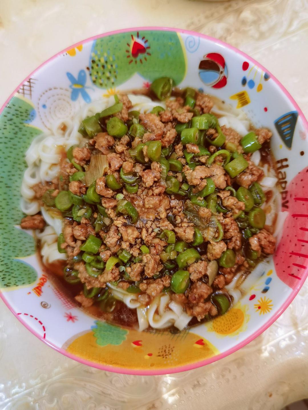 元宝妈妈爱学习做的豆角肉沫打卤面