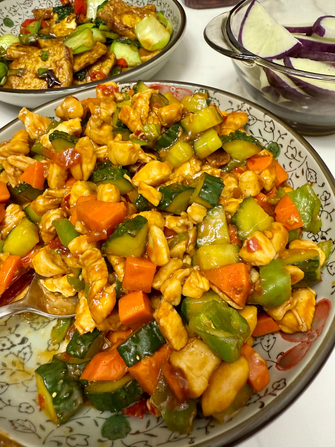 家常快手宫保鸡丁，小朋友也能吃的微辣版，小白也能复刻95%形似，90%味道！