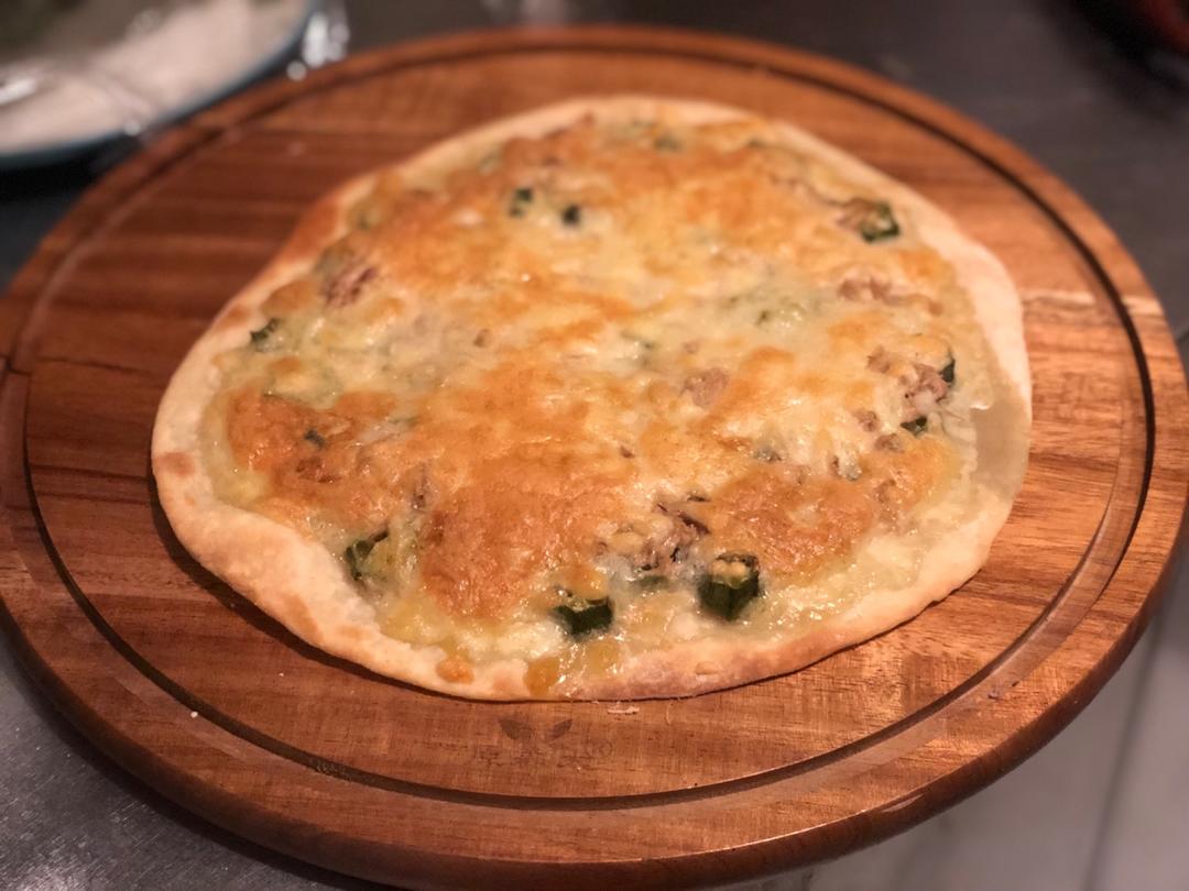 【缪斯老妈的食物灵感】秋葵金枪鱼披萨（附披萨饼底做法）