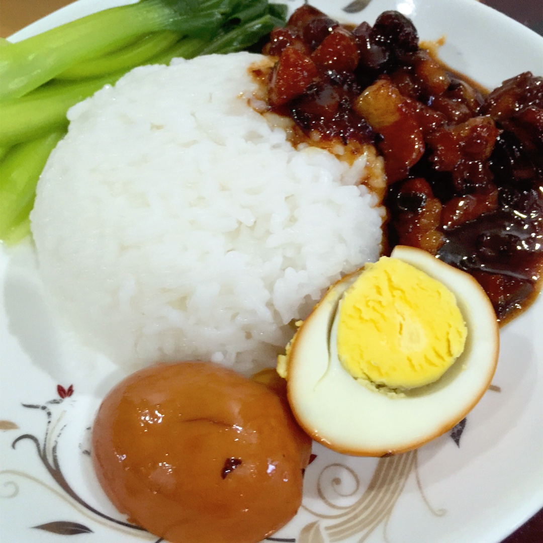 洋葱酥卤肉饭