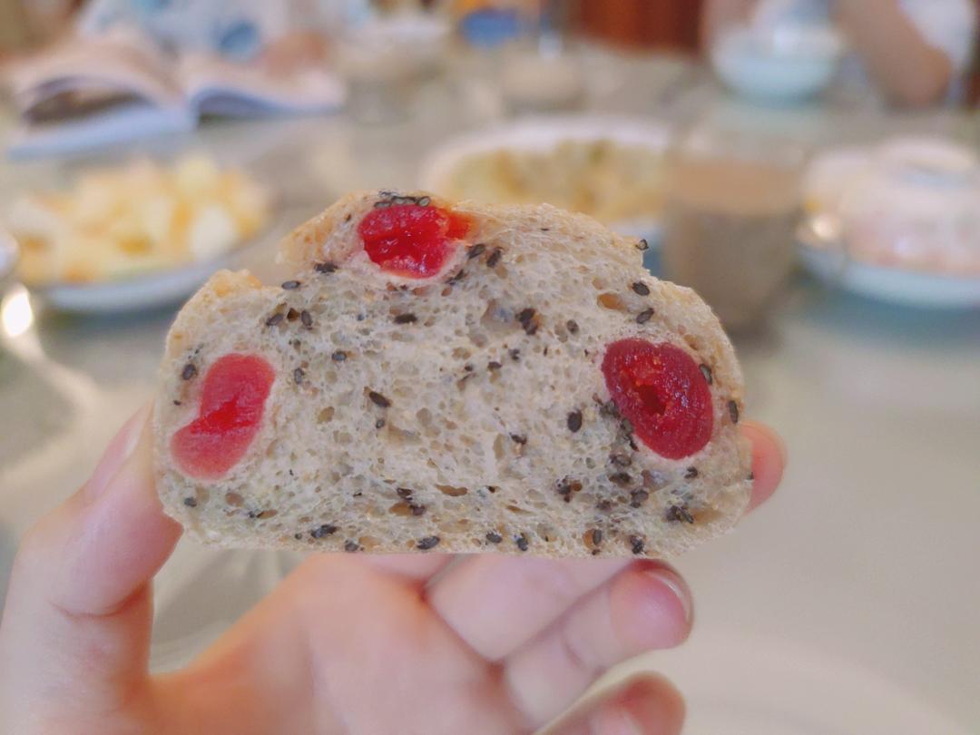 免揉无糖无油蔓越莓黑芝麻全麦面包！