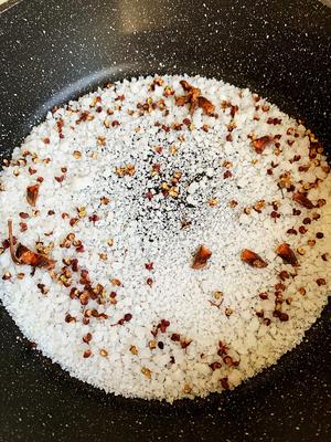 盐焗大虾（家常簡單）的做法 步骤3