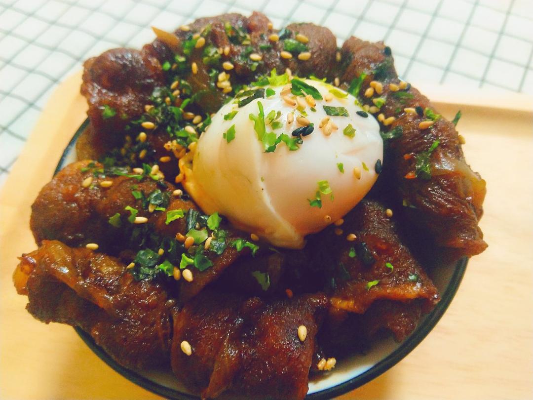 日式牛肉盖饭