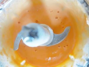 八个月宝宝辅食——胡萝卜蒸蛋糕的做法 步骤2