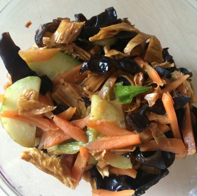 腐竹木耳黄瓜炒
