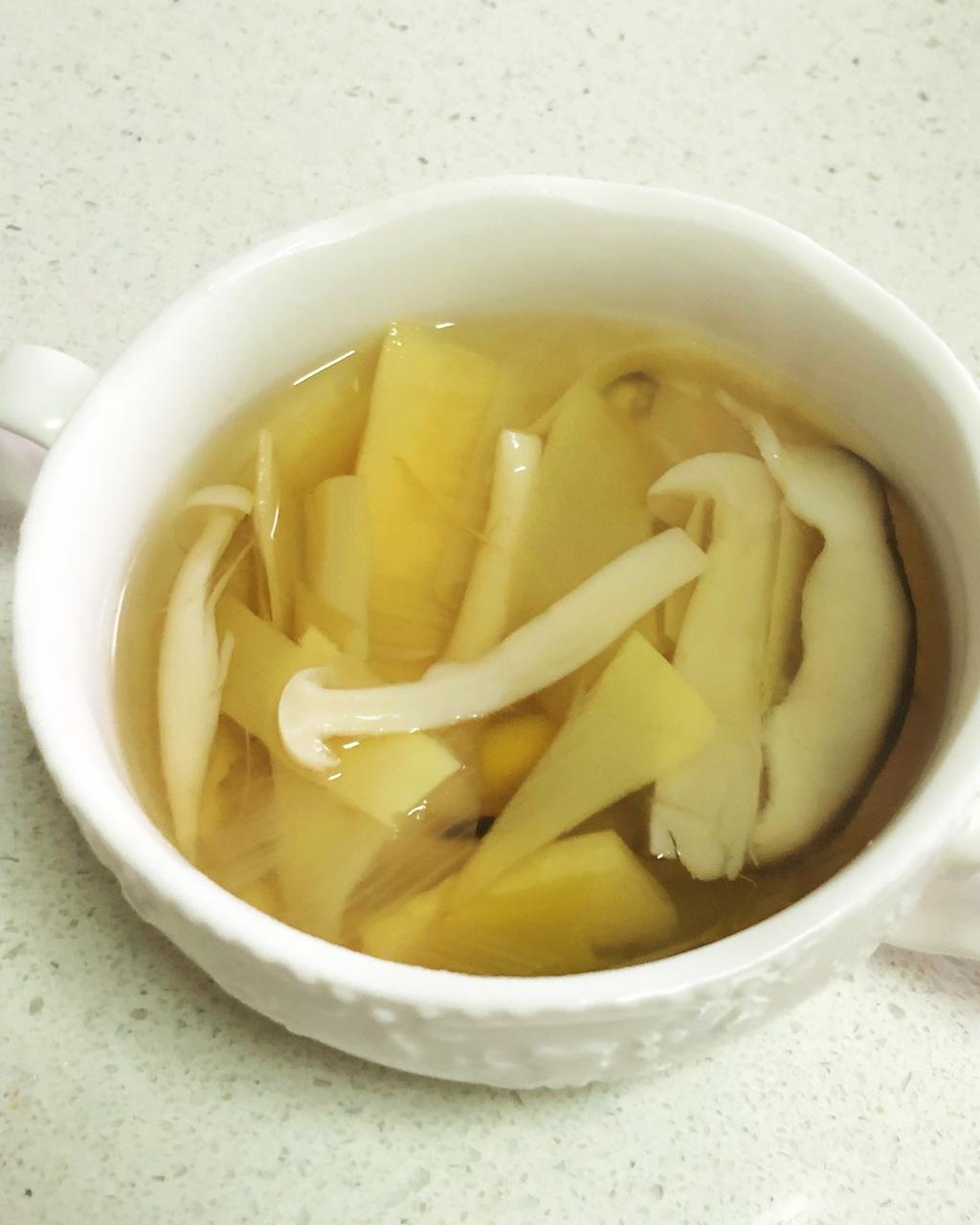 moki望星辰做的竹笋香菇汤