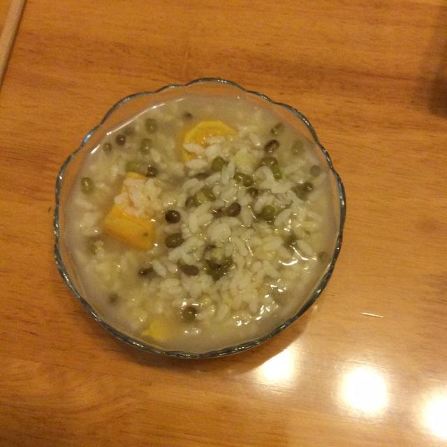 红薯绿豆粥的做法