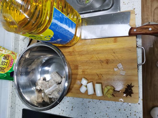 土豆窝瓜豆角炖排骨的做法