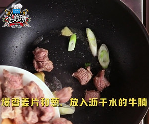 【姐姐好饿】第十期天菜男神李荣浩菜谱：白菜炖牛腩的做法 步骤3