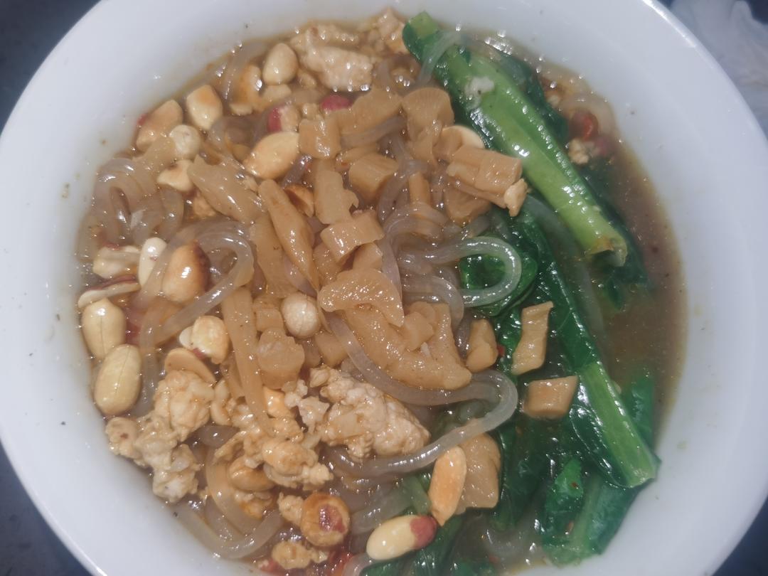 主食：鸡胸肉末酸辣粉（低油微辣）