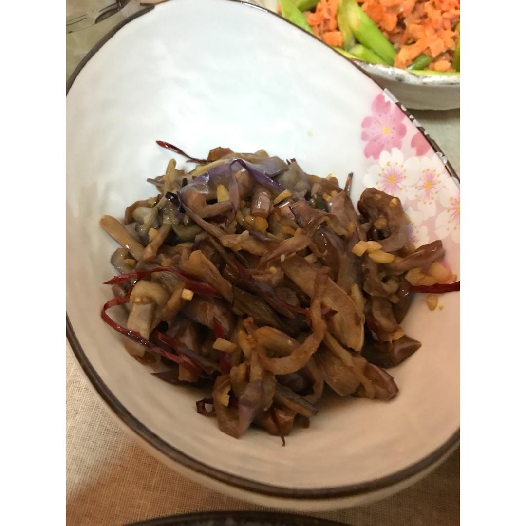 清爽少油又入味的家常炒茄子