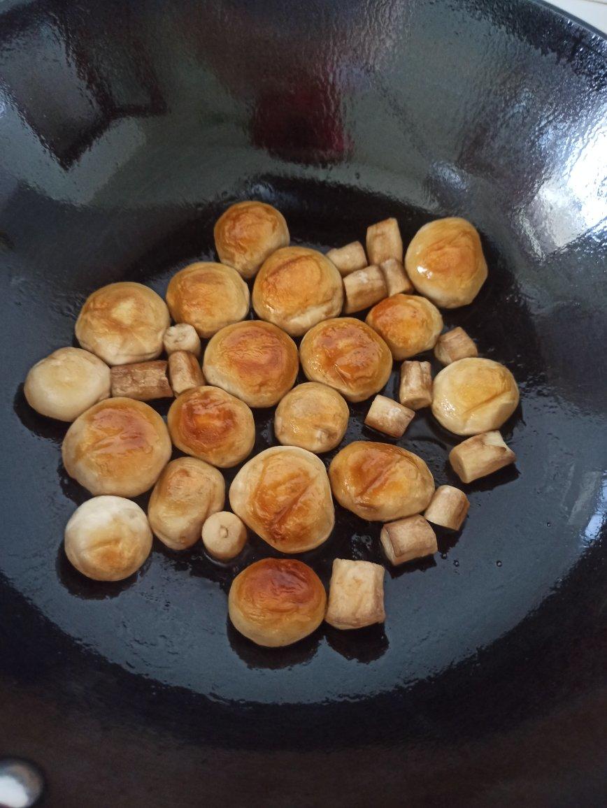 一口难忘的鲜香蘑菇🍄