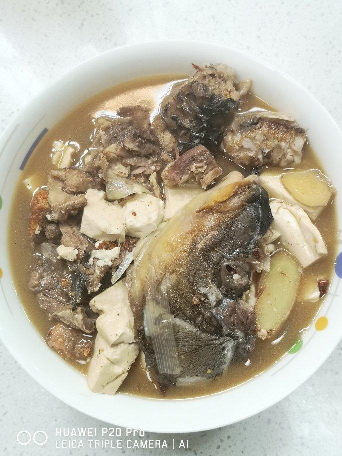 铁锅鱼头炖豆腐