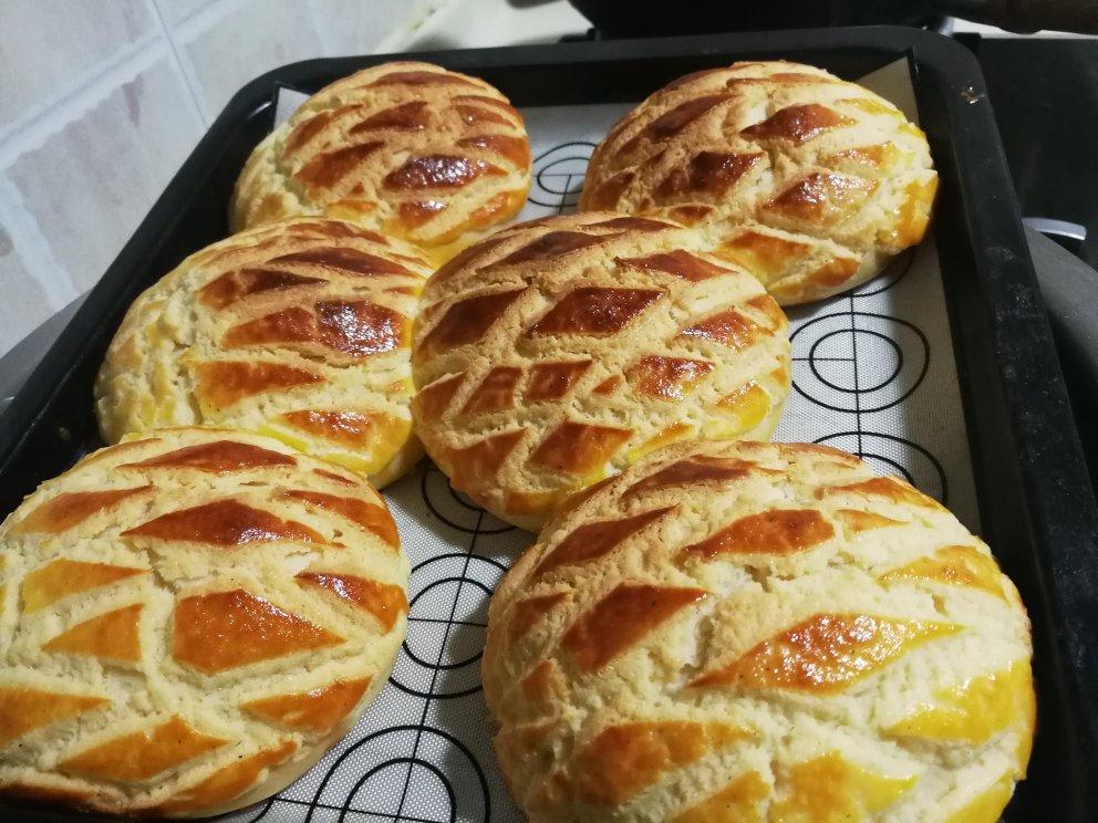 好吃到炸裂的港式菠萝包（附带制作酥皮的小视频）