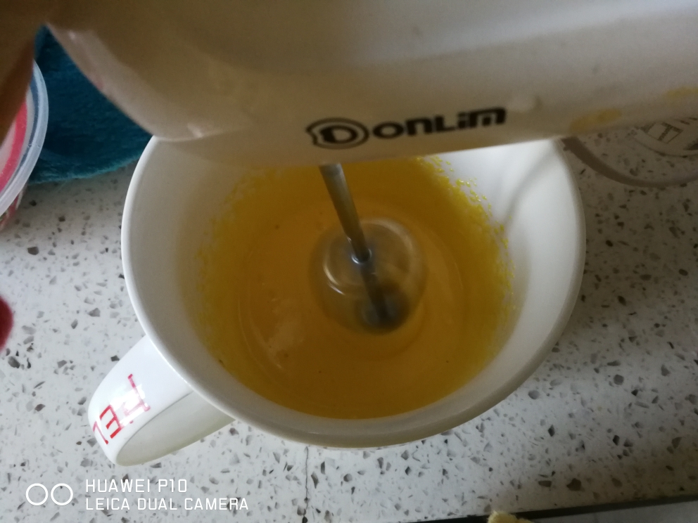 无奶粉香蕉酸奶蛋黄溶豆的做法 步骤3