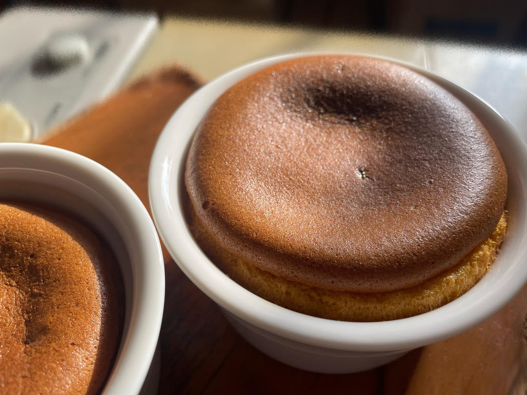 4种材料就能做蜂蜜凹蛋糕 店里卖38元1个！