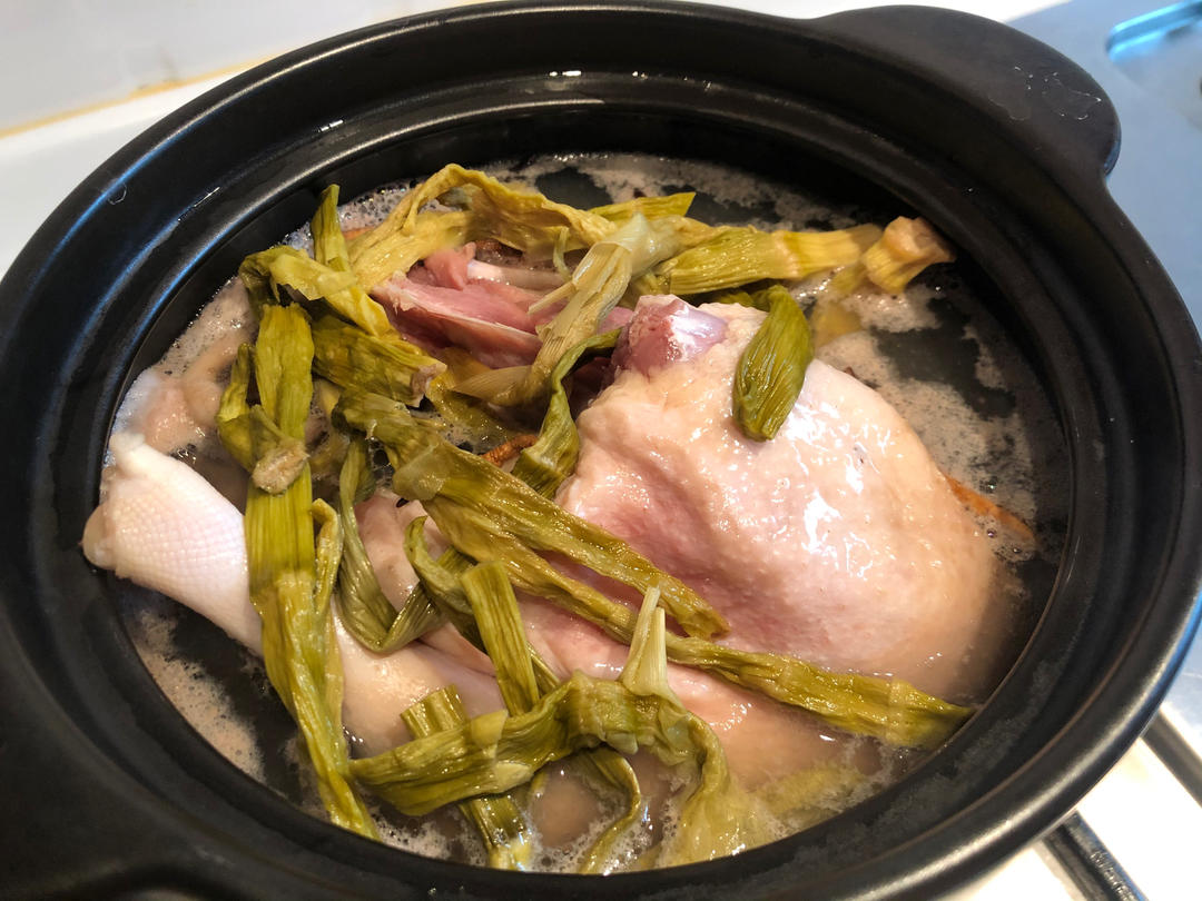 笋干火腿老鸭煲