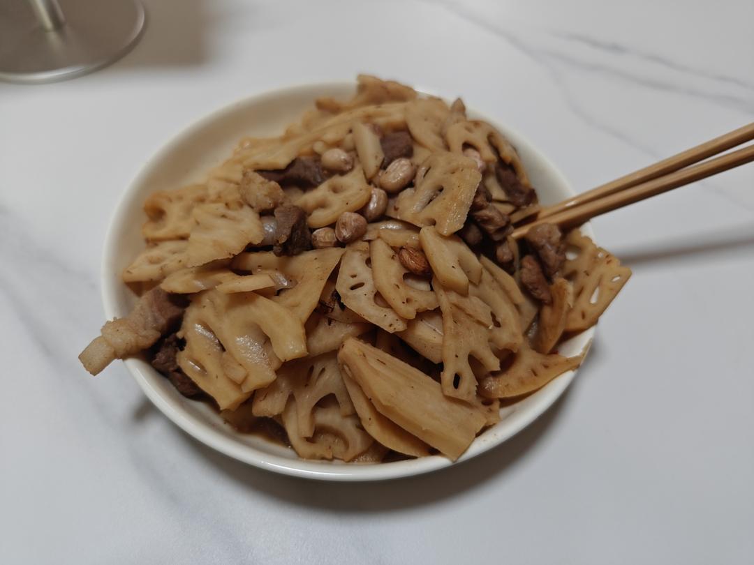 五花肉炒藕片