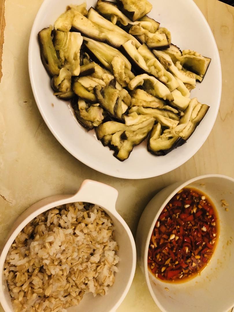 聊个天做道菜001张茜的蒸茄子配川味蘸料