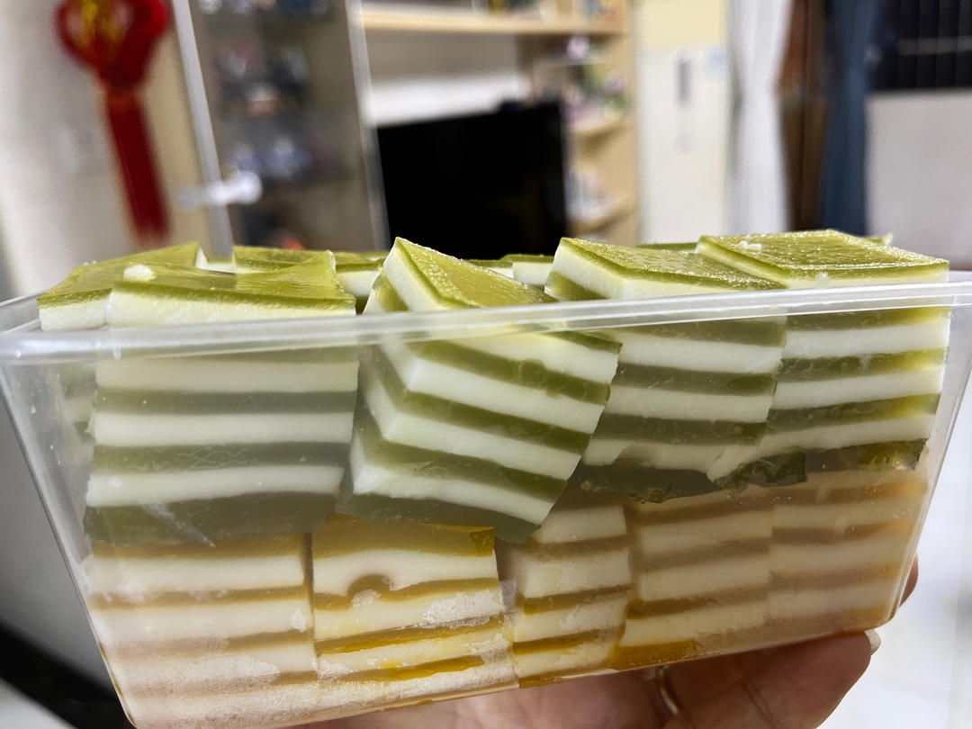 彩色千层椰汁糕