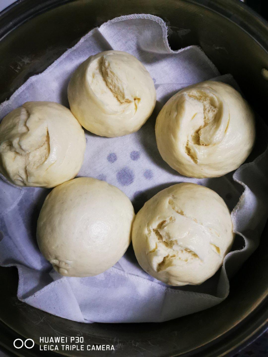 像面包般柔软的奶香馒头（最简单的揉面做法)