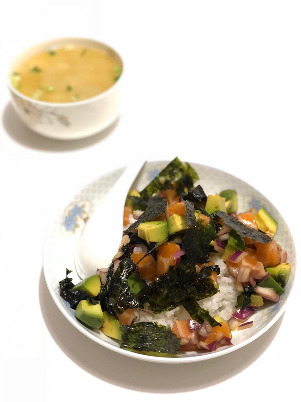 三文鱼牛油果拌饭