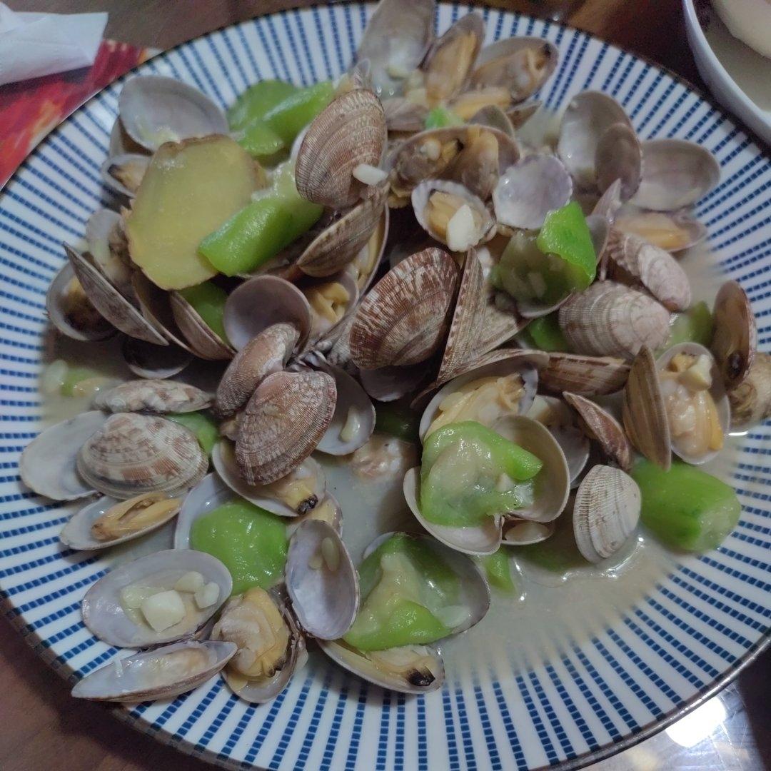 鲜掉眉毛的丝瓜炒花蛤，汤汁拌饭也是超级无敌！！