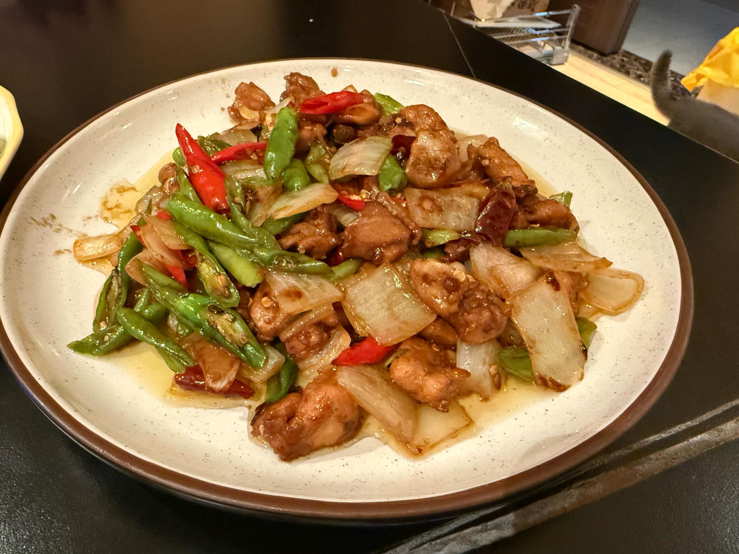 10r吃上饭 香辣爽滑 下饭好吃 洋葱炒鸡腿