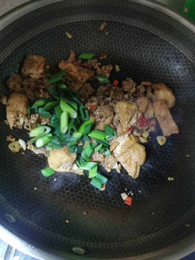 油豆腐炒肉的做法 步骤8