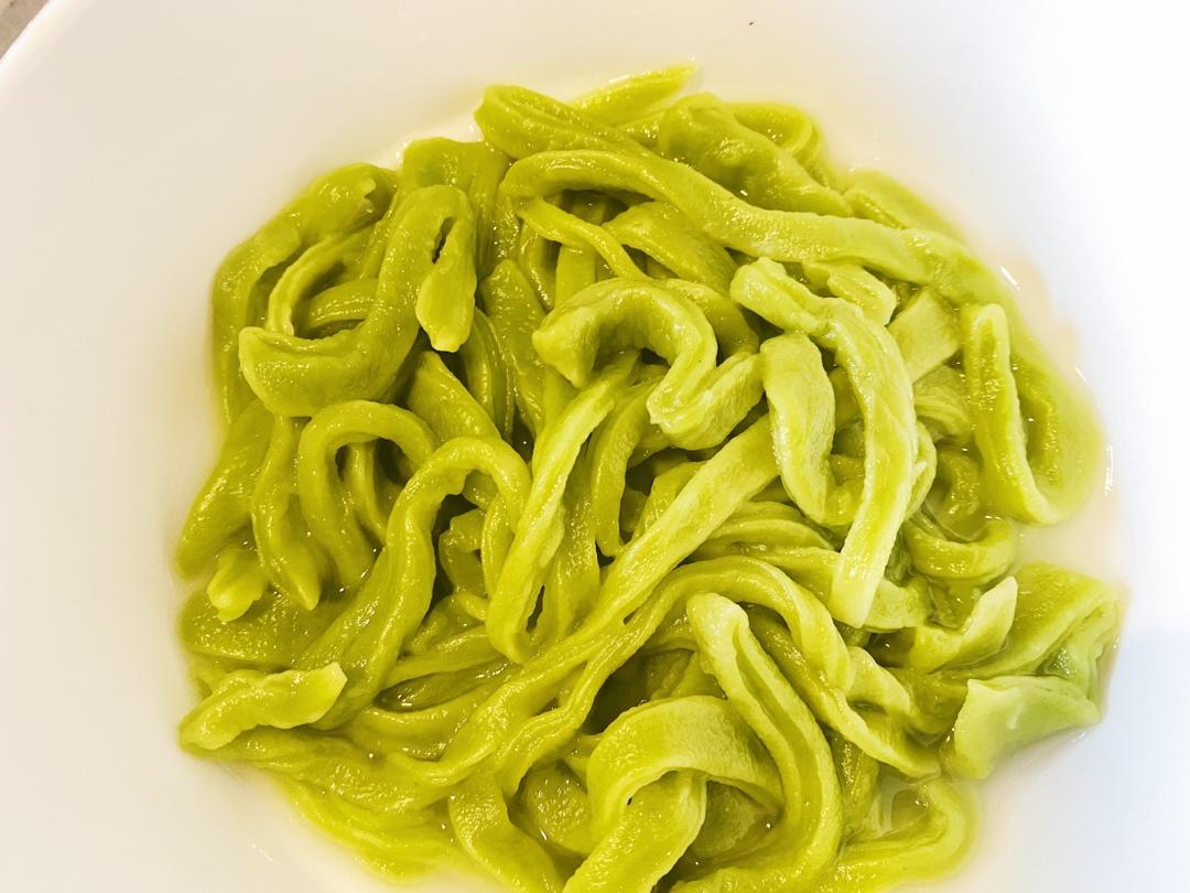 手工菠菜擀面