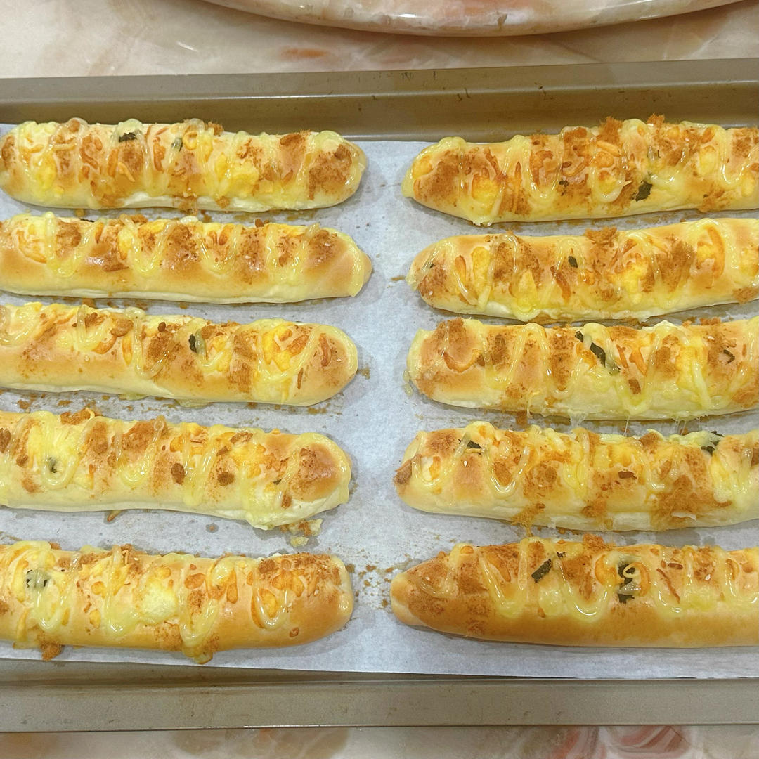 吃不完的马苏里拉，做成这款芝士面包条，口感绝了！