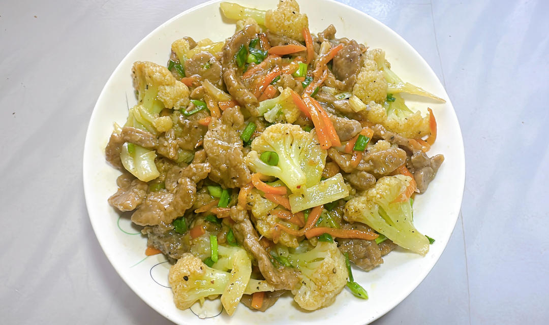 用味好美牛排调味料做的菜花炒牛肉～味道好极了