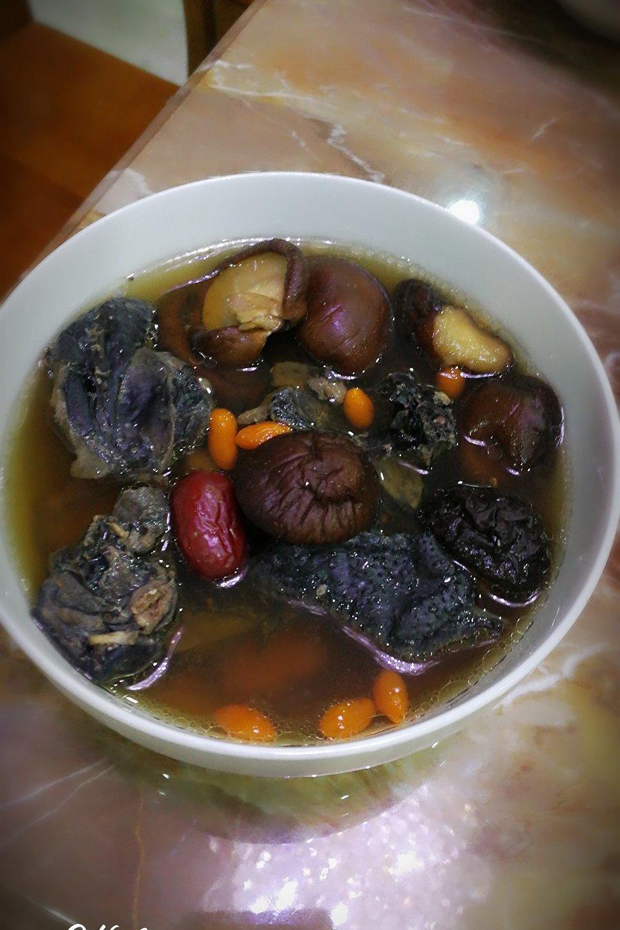 香菇乌鸡汤