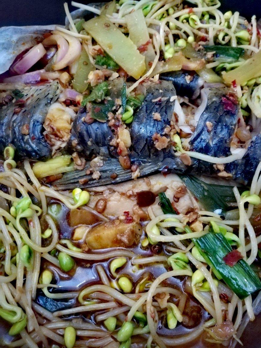 比烤鱼嫩滑的纸包鱼家庭版做法，麻辣鲜香超过瘾