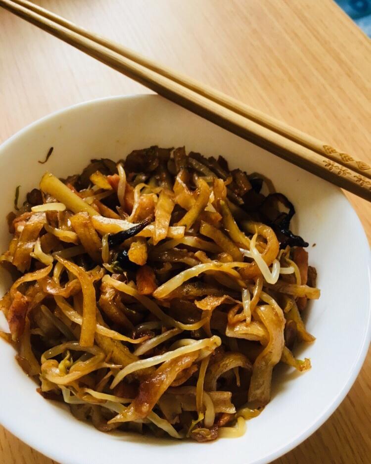 干爽的豆芽炒饼
