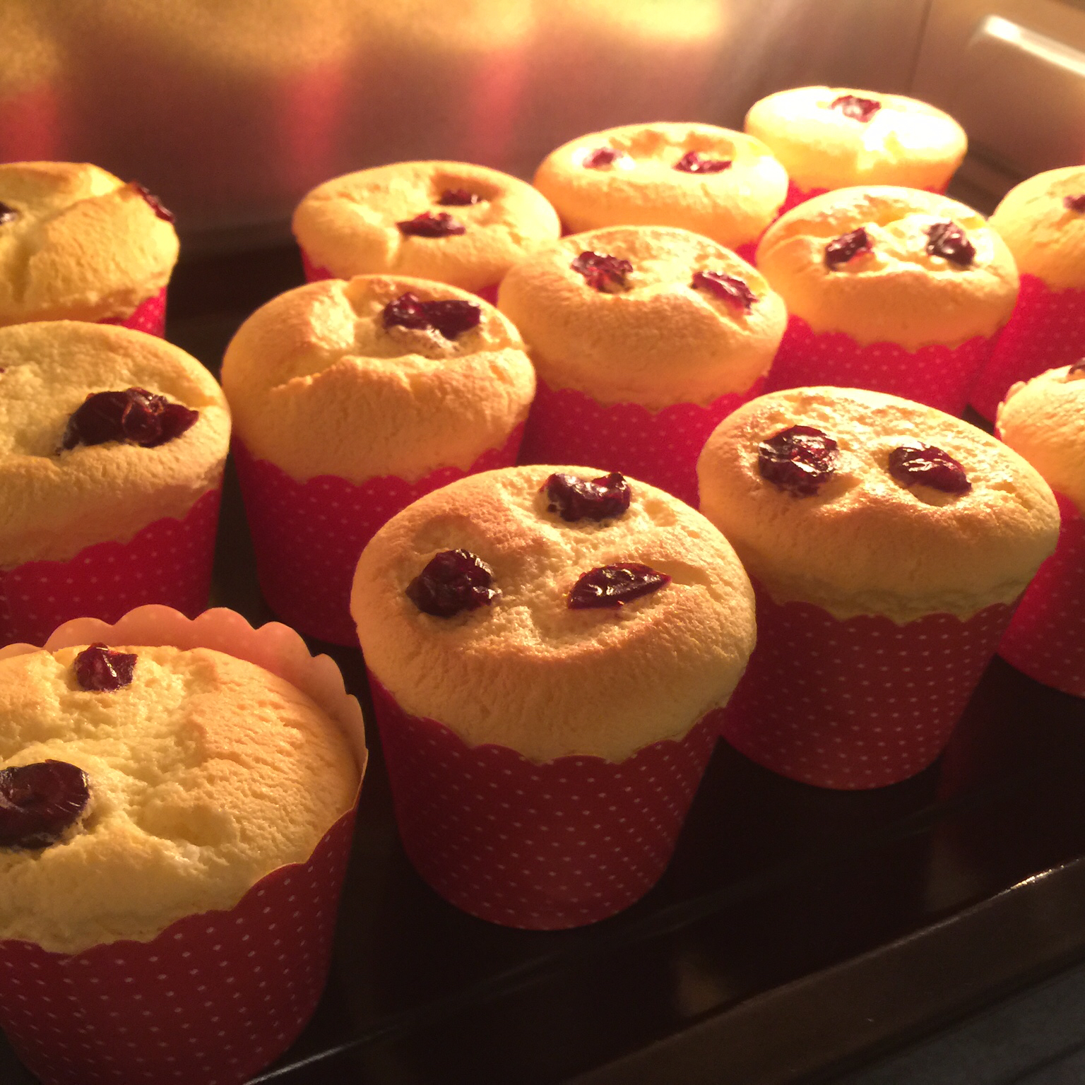 戚风杯子蛋糕^_^不开裂不回缩喔～