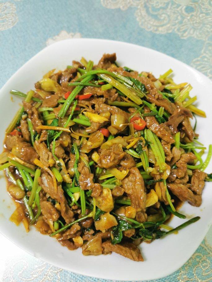 超下饭的芹菜炒牛肉