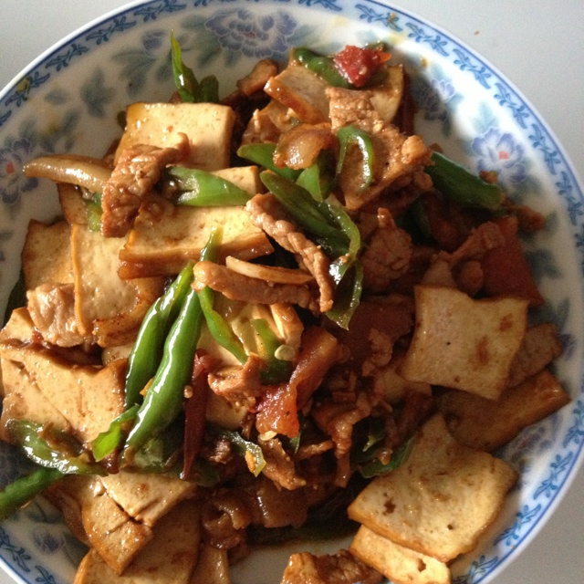 辣椒豆腐干炒五花肉