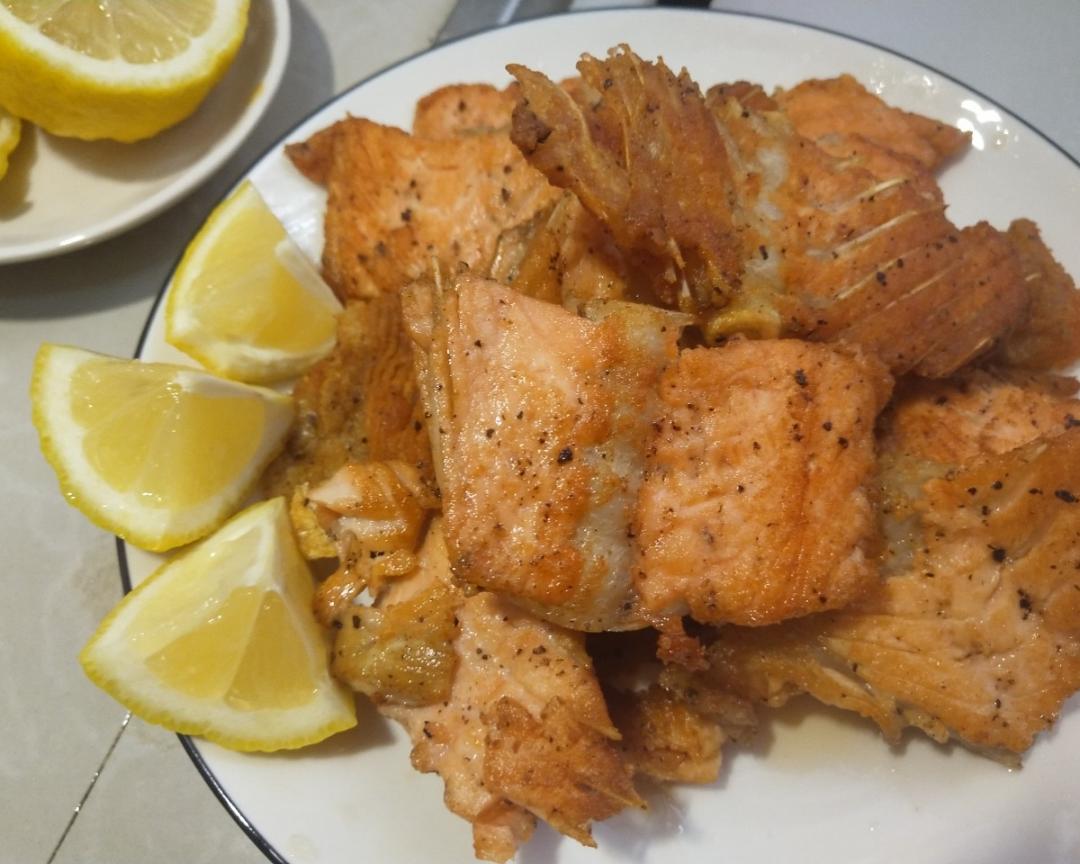 柠香三文鱼骨的做法