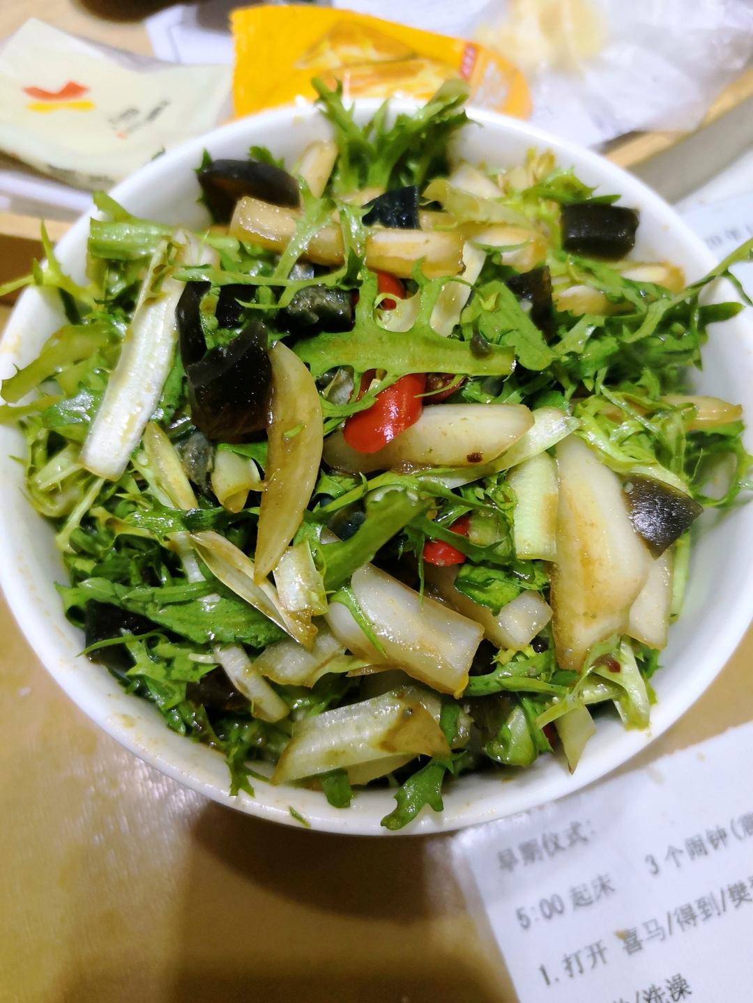 家常凉菜——苦苣拌皮蛋