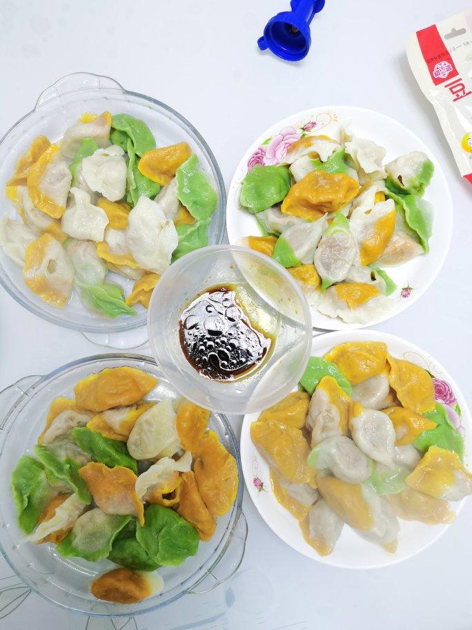 翡翠白玉白菜饺子详细版（附翡翠白玉白菜饺子包法，翡翠白玉饺子皮两种制法，面包机和面，翡翠白玉烧卖，各种馅料搭配）