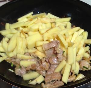 土豆炒肉片的做法 步骤2