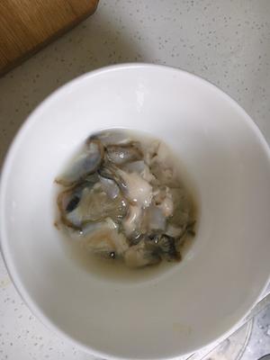 生蚝豆腐海带汤的做法 步骤3